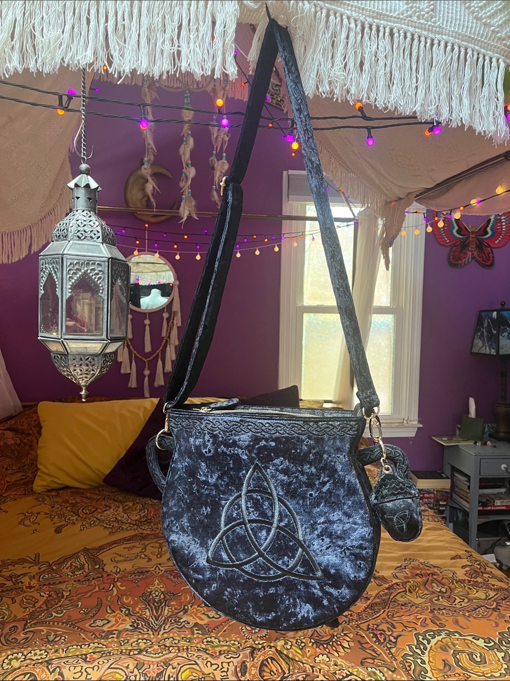 Witchy Goth black crushed velvet cauldron purse bag - Picture 2 of 7